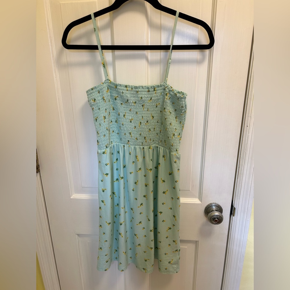 Fitted-flexible, fashionable summer/spring dress.